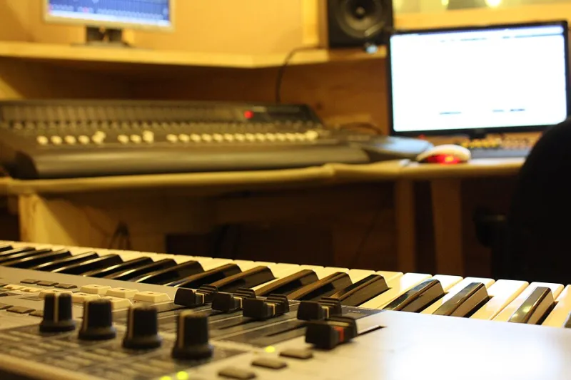 DAW Latency on Linux: We Ran Real Sessions So You Don't Have to Guess